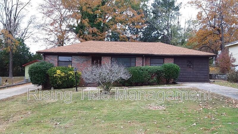 1136 Dogwood Ln in Birmingham, AL - Foto de edificio