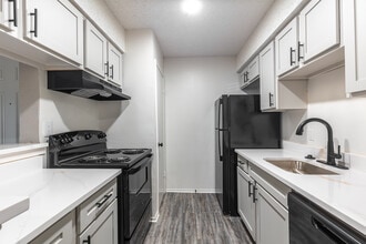 Cimarron Place Apartments in Odessa, TX - Building Photo - Interior Photo