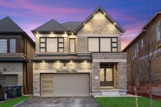 8890 Heritage Rd in Brampton, ON - Building Photo - Building Photo