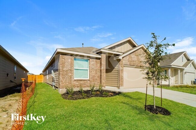 10639 Erinita Way in Converse, TX - Foto de edificio - Building Photo