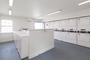 14765 Chef Menteur Hwy in New Orleans, LA - Building Photo