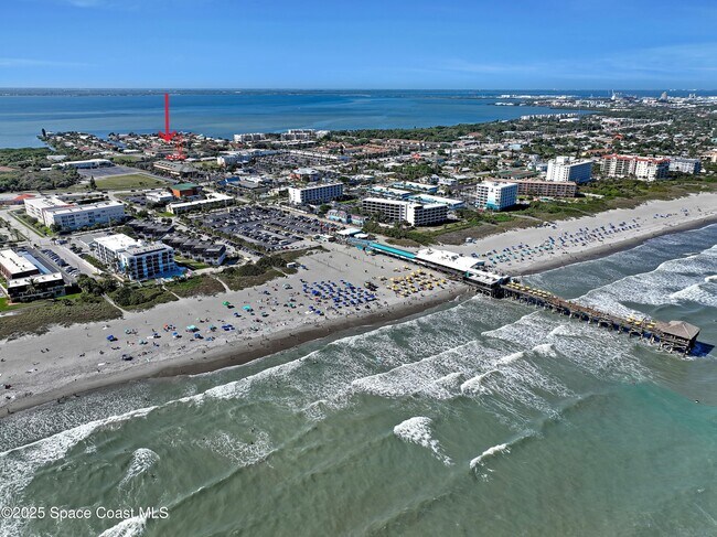 5600 N Banana River Blvd in Cocoa Beach, FL - Foto de edificio - Building Photo