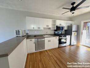 345 Border St, Unit 1 in Boston, MA - Building Photo - Building Photo
