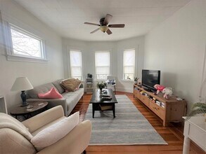 137 Dudley St, Unit 2 in Cambridge, MA - Building Photo - Building Photo