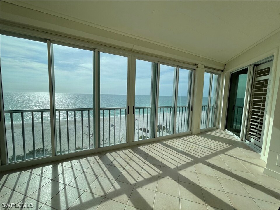 267 Barefoot Beach Blvd in Bonita Springs, FL - Building Photo