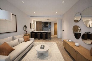 350 E 18th St in New York, NY - Building Photo