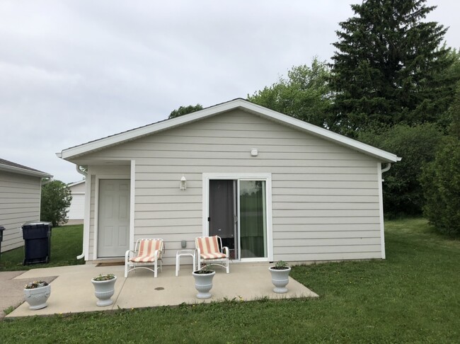 1552 Beloit Ave, Unit 1552 in Janesville, WI - Building Photo - Building Photo