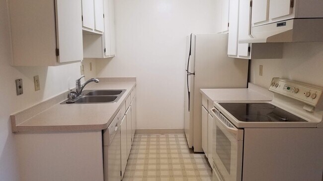 5586 Guilford Rd, Unit apartment 2 in Fitchburg, WI - Building Photo - Building Photo