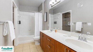 15777 Quorum Dr, Unit 2121 in Addison, TX - Foto de edificio - Building Photo