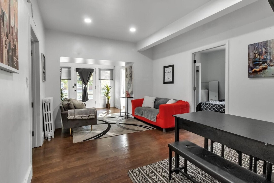 2 Niagara Fls Blvd in Buffalo, NY - Building Photo