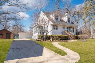 215 Indian Trail in Lake In The Hills, IL - Building Photo