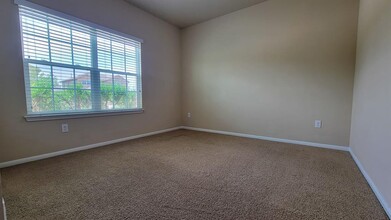 318 James Adkins Dr in Kyle, TX - Foto de edificio - Building Photo
