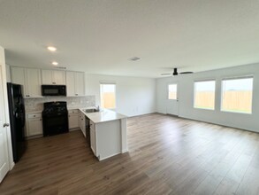 614 Clear Sky Dr in Lockhart, TX - Building Photo - Building Photo