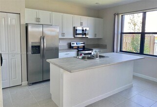 10265 SW 231st Ln in Cutler Bay, FL - Building Photo - Building Photo