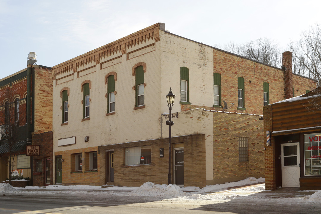 38 State Rd in Newaygo, MI - Foto de edificio