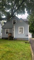 972 Hunt St in Akron, OH - Building Photo