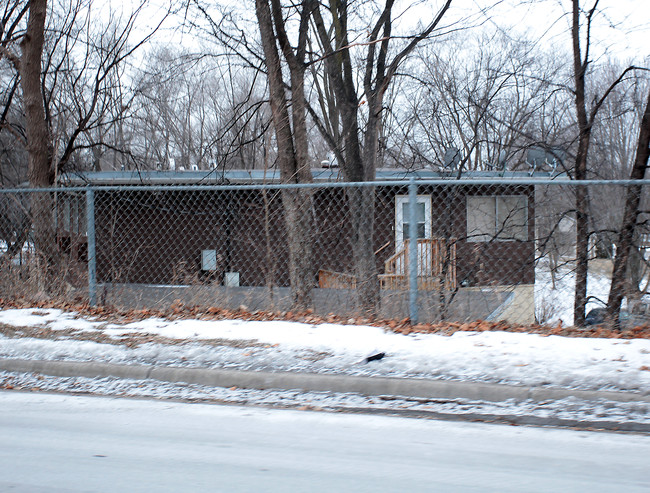 Vista View Apartments in Burnsville, MN - Building Photo - Building Photo