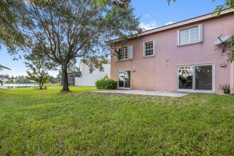 192 SW 204th Ave in Pembroke Pines, FL - Building Photo - Building Photo