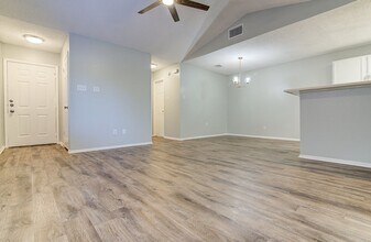 8200 West Gate Blvd in Austin, TX - Building Photo - Building Photo