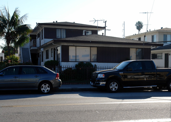 11118 S Inglewood Ave in Inglewood, CA - Foto de edificio - Building Photo