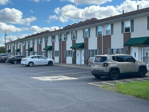 630 Abbe Rd S in Elyria, OH - Building Photo - Building Photo
