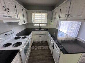 209 NW Highland Ln in Blue Springs, MO - Building Photo - Building Photo