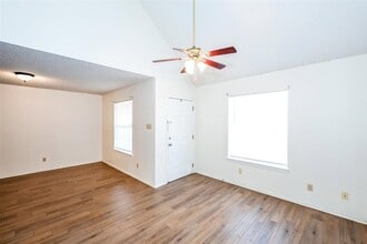 8710 McPherson Rd, Unit 8F in Laredo, TX - Building Photo - Building Photo