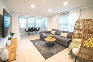 1813 E Humphrey St in Tampa, FL - Building Photo