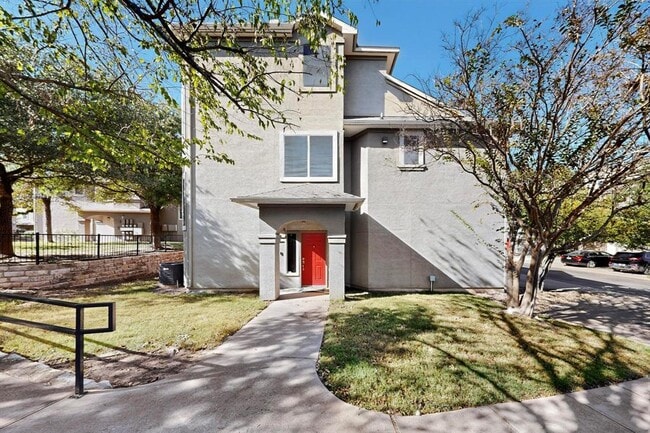 11203 Ranch to Market Rd 2222 in Austin, TX - Foto de edificio - Building Photo