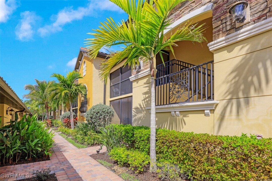 9533 Avellino Wy in Naples, FL - Building Photo