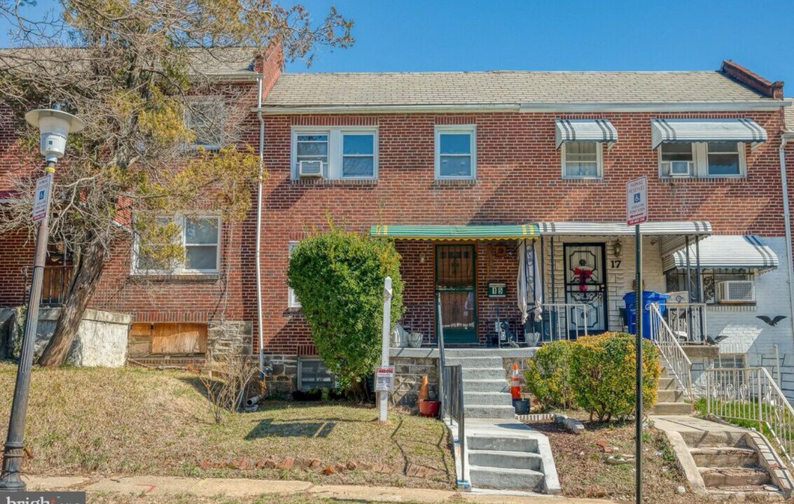 15 S Abington Ave in Baltimore, MD - Building Photo