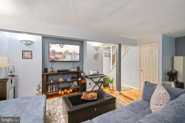property at 15017 Oak Crest Ct