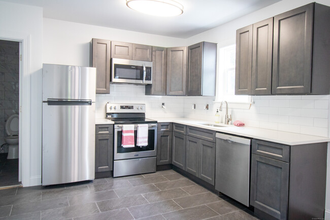 78 West St in New London, CT - Building Photo - Building Photo