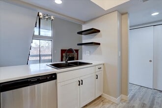 14110 E Temple Dr in Aurora, CO - Foto de edificio - Building Photo