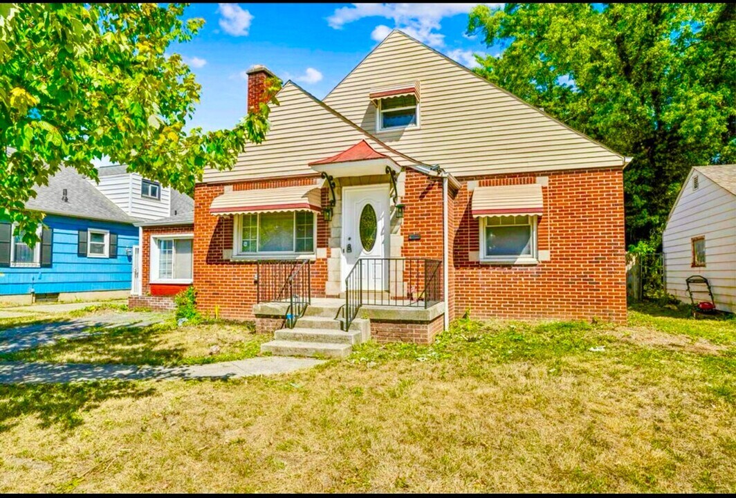 1802 Bide A Wee Park Ave in Columbus, OH - Building Photo