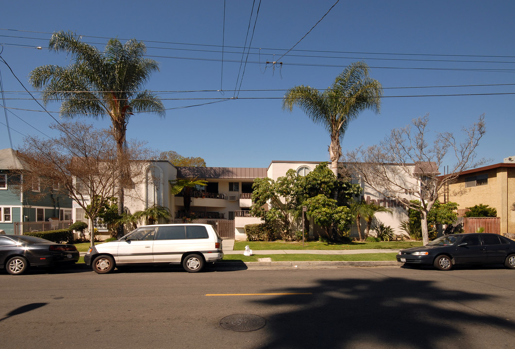 Martinique Apartments in Alhambra, CA - Building Photo