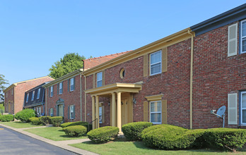 Whispering Hills Apartments in Louisville, KY - Foto de edificio - Building Photo