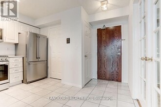 190 Manitoba St in Toronto, ON - Building Photo - Building Photo