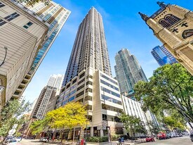 30 E Huron St, Unit 3204 in Chicago, IL - Building Photo