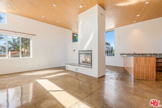 2452 Penmar Ave in Los Angeles, CA - Building Photo - Building Photo