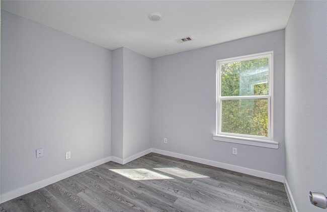 property at 4616 Shreveport Blvd