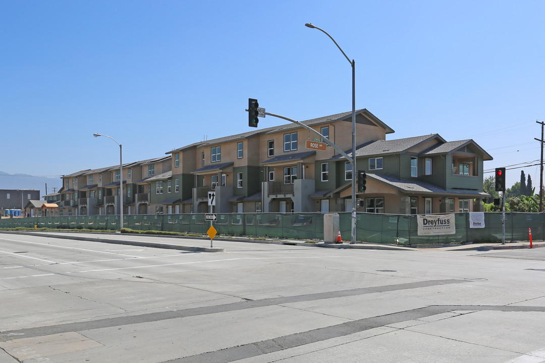 Baldwin Rose Veterans Family Housing in El Monte, CA - Foto de edificio