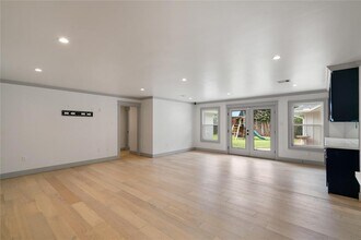 1075 Curtin St in Houston, TX - Building Photo - Building Photo