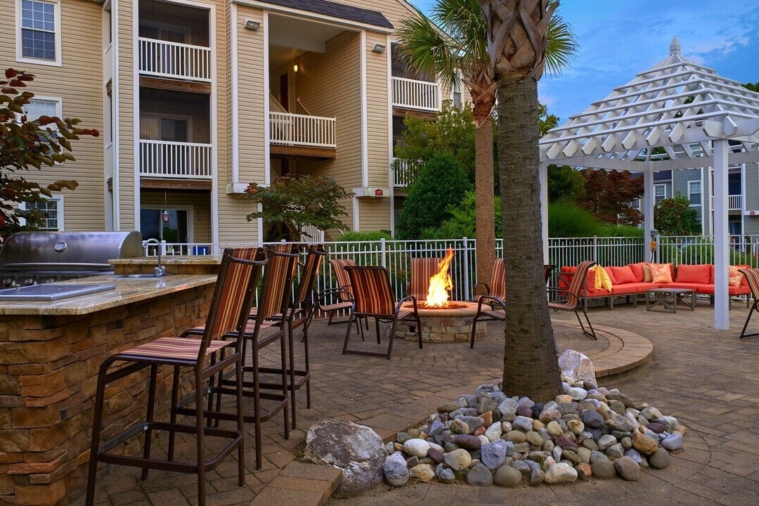 Columbus Station Apartments at Town Center in Virginia Beach, VA - Foto de edificio
