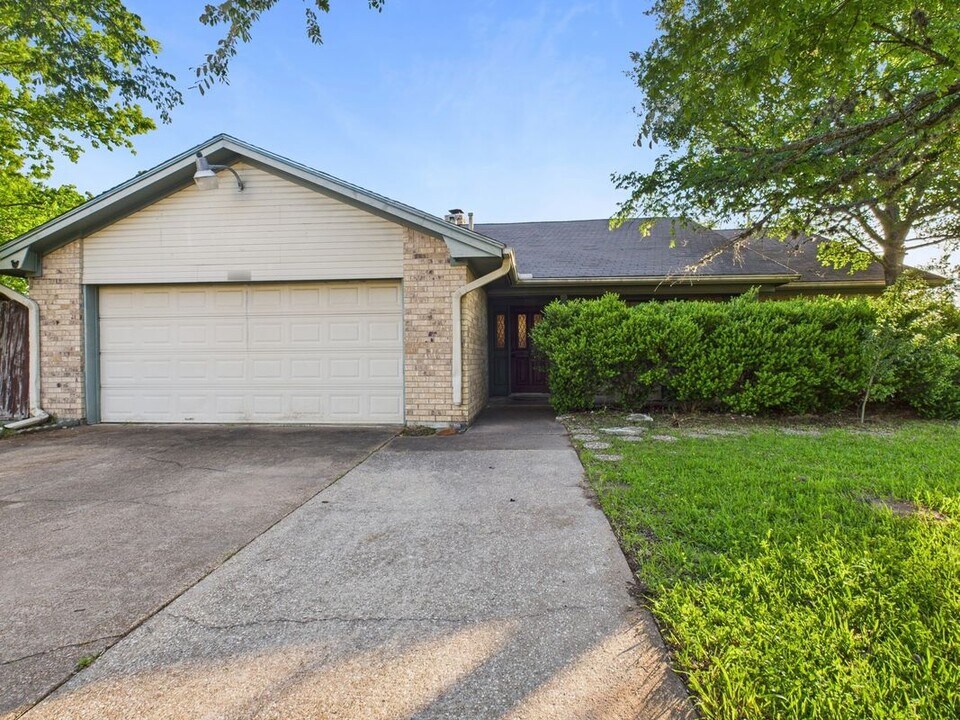 2800 Jennifer Dr in College Station, TX - Building Photo