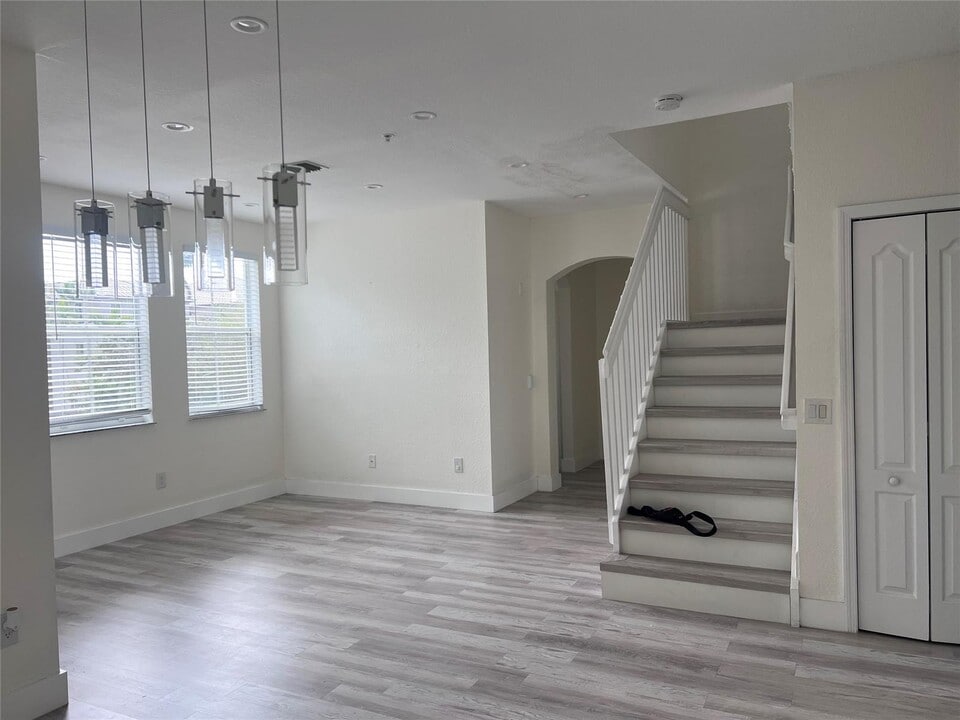 4415 SW 160th Ave, Unit 204 in Miramar, FL - Building Photo