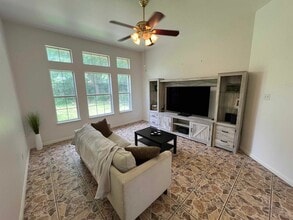 116 River Knoll in Castroville, TX - Foto de edificio - Building Photo