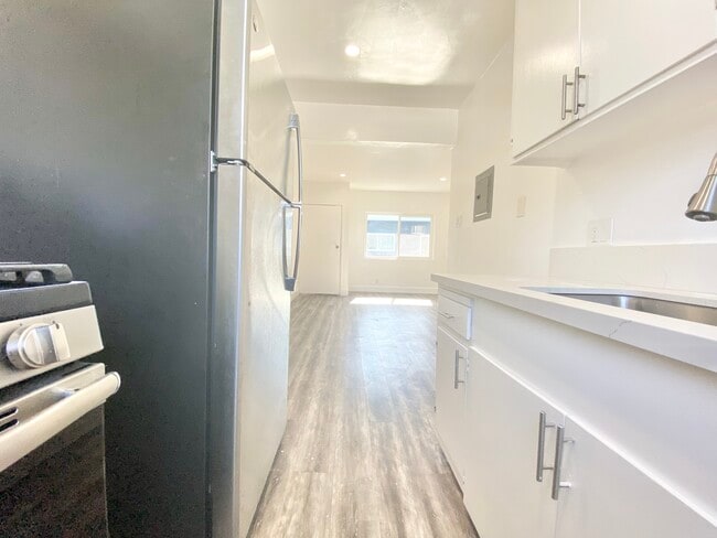 4070 Venice Blvd. in Los Angeles, CA - Building Photo - Building Photo