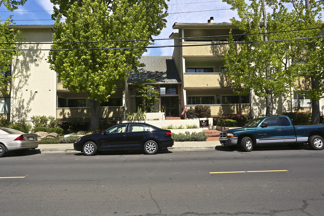 Elm Place in San Carlos, CA - Building Photo