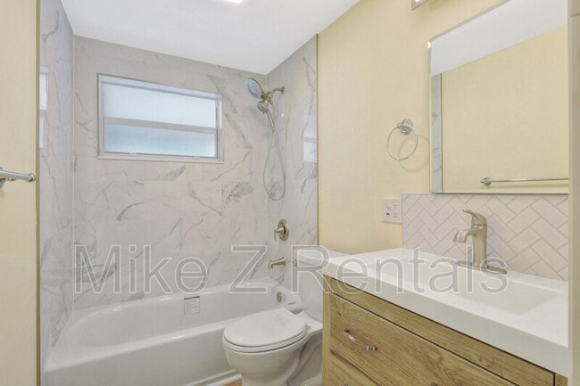 3069 Woodside Ave in Naples, FL - Building Photo - Building Photo